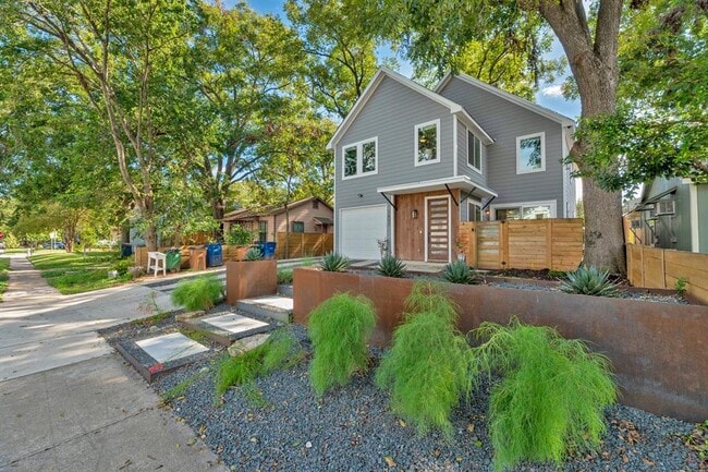 Photo - 1807 Haskell St