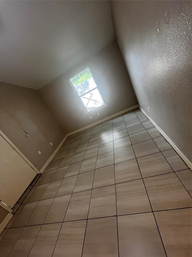 Building Photo - 1407 Lamesa Ave Unit B Rental
