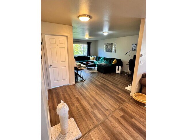 Photo - 810 16th St S