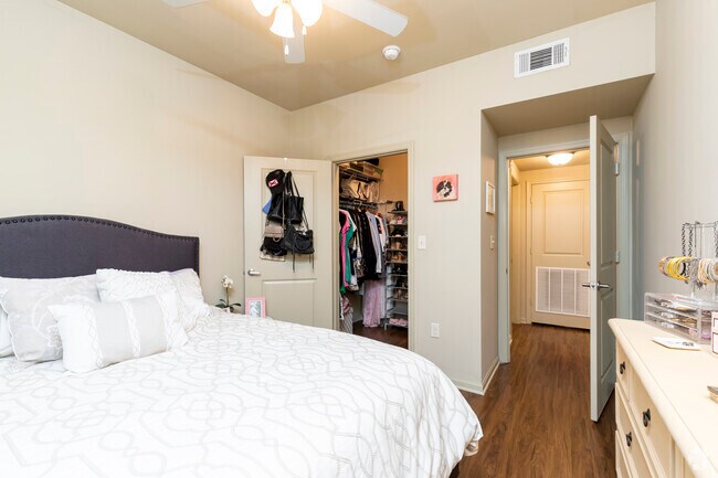 1 bed, 1 bath, 480 sq ft