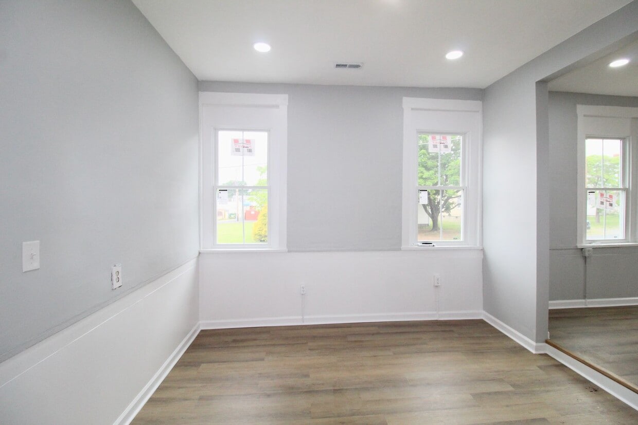 Larger Renovated 2 Bed / 1 Bath Apartment ... - Larger Renovated 2 Bed / 1 Bath Apartment ...