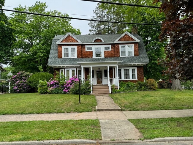 Photo - 98 Alden Ave