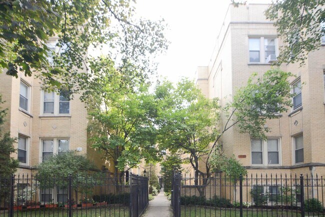 Photo - 4325 N Francisco Ave Unit J07P