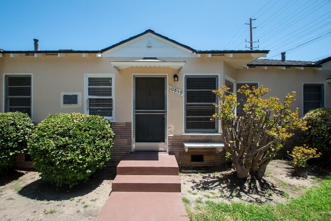 Photo - 10839 Moorpark St Unit 39