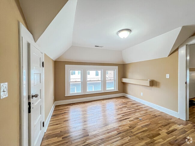Building Photo - 63 Eaton St Unit 3 Rental