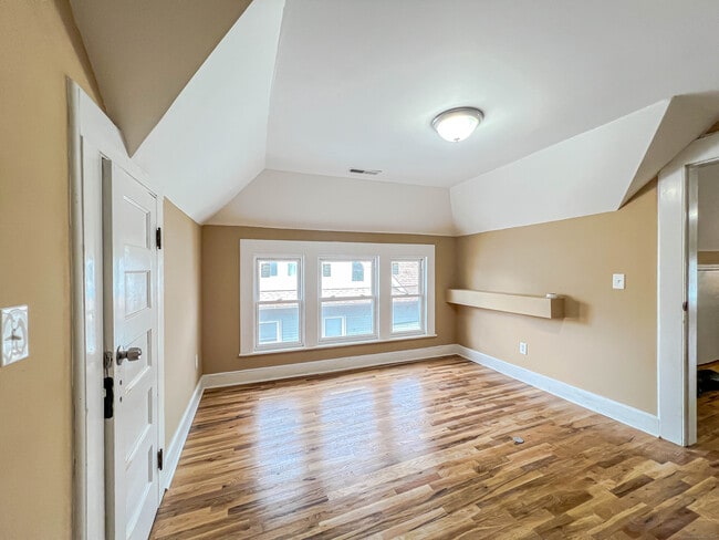 Building Photo - 63 Eaton St Unit 3 Rental