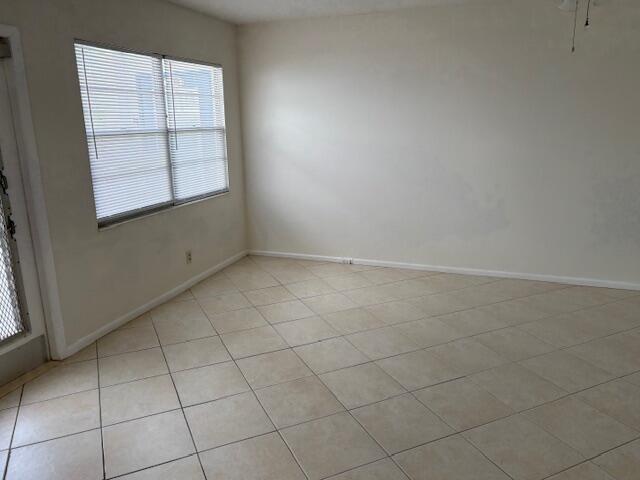 Photo - 2035 Exeter Unit 2035