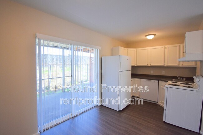 Photo - 738 NE 94th Ave