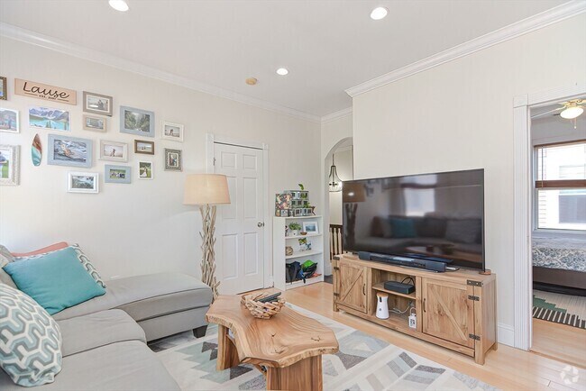 Building Photo - 26 Chestnut Ave Unit 3 Rental