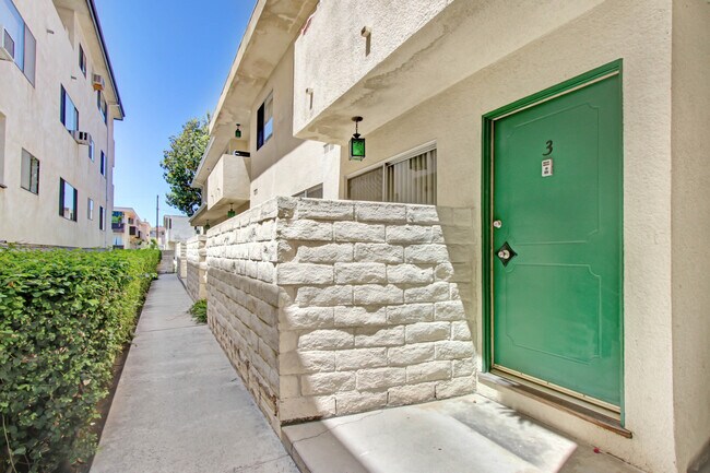 Photo - 1234 Wellesley Ave in West LA - steps to W...