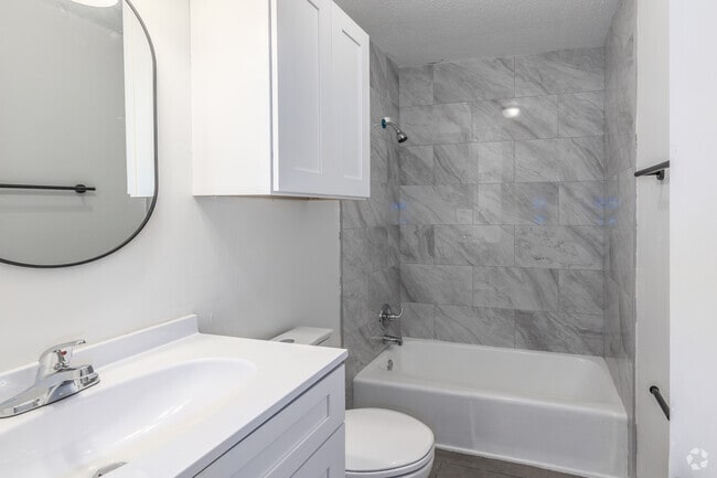 2BR, 1.5BA - 1,103SF - Bathroom