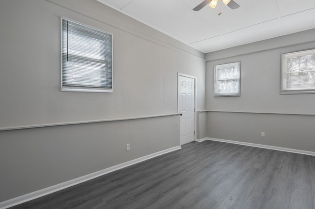 Photo - 7252 Ainsley St