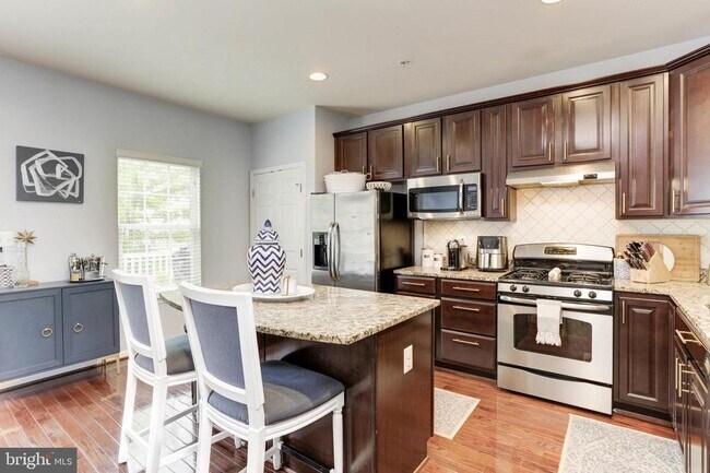 Photo - 7359 Matchbox Alley