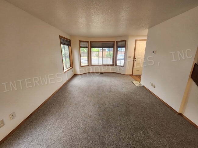 Photo - *1ST FULL MONTH'S RENT FREE PROMO* Spaciou...