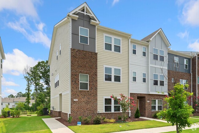 Building Photo - Available Early August! 4 Bed, 3.5 Ba in W... Rental