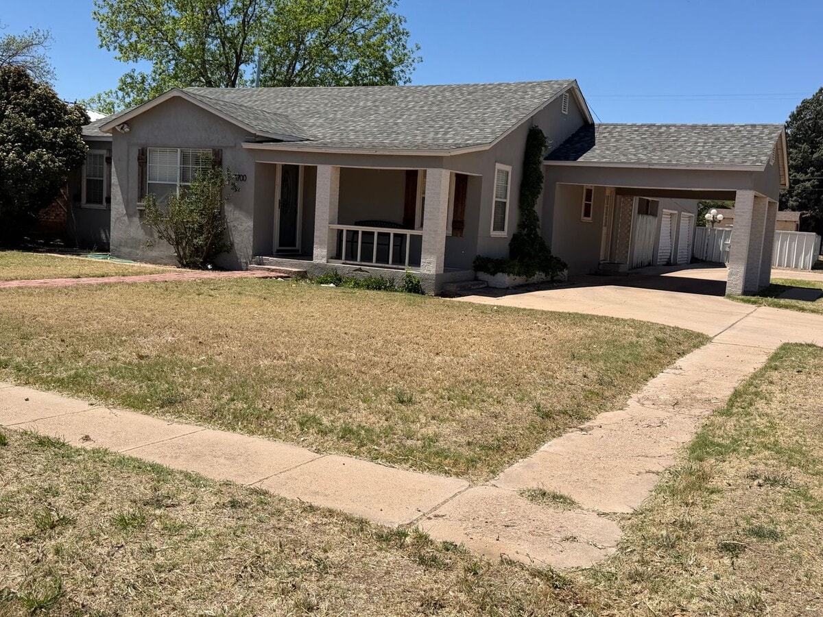 Photo - 1700 S Avenue B