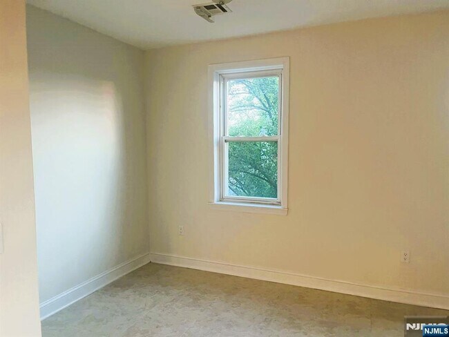 Photo - 10-12-12 Morton Pl Unit 2