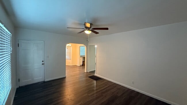 Photo - 605 E Tulare Ave