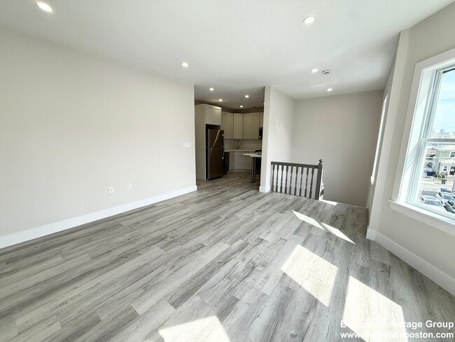 Photo - 10 Cawfield St Unit #3