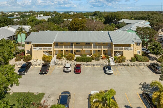 Photo - 98202 Windward Ave Unidad 202 and Boatslip