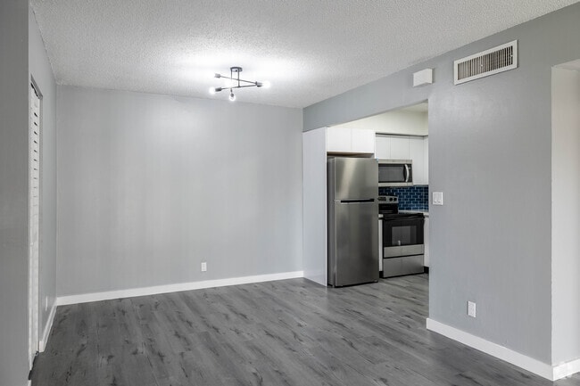 2 BR, 2 BA