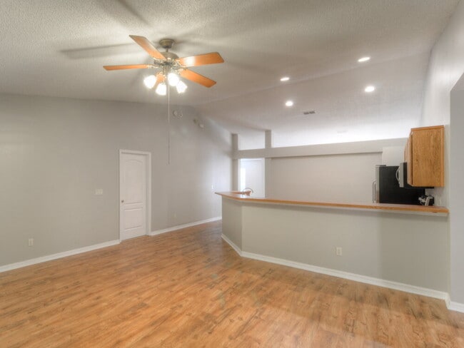 Photo - 313 Johns Glen Dr