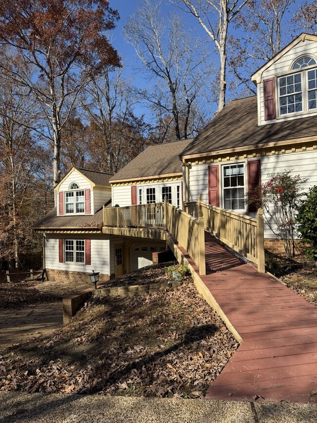 Apt front with ramp access - 2721 Linden Ln Unit Home