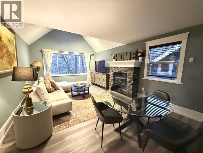 Photo - 2029 Collingwood St