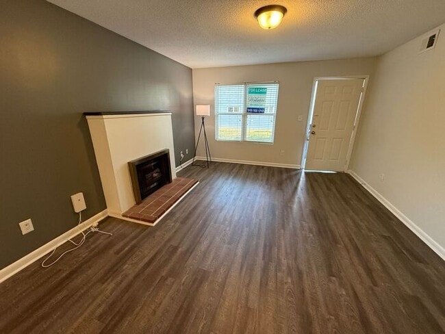 Photo - Collegeview Apartments! Updated 2 Bed 2 Bath Apartment with Washer/Dryer!
