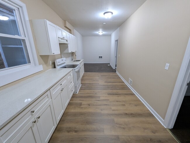 Building Photo - 152 S 10th St Unit 1