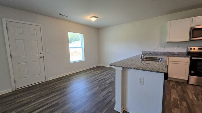 Photo - 1810 S Hill Ave