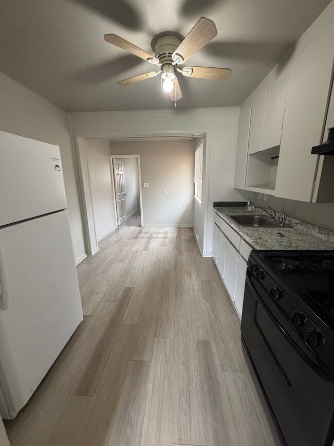 Photo - 18639 Hazelwood St Unit 1