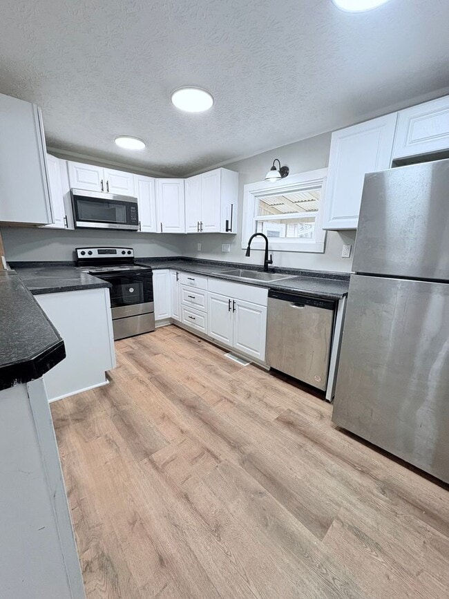 Photo - Charming 4 beds 3 baths in Reynoldsbug!