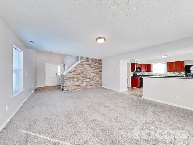 Photo - 561 Grassy Bend Dr