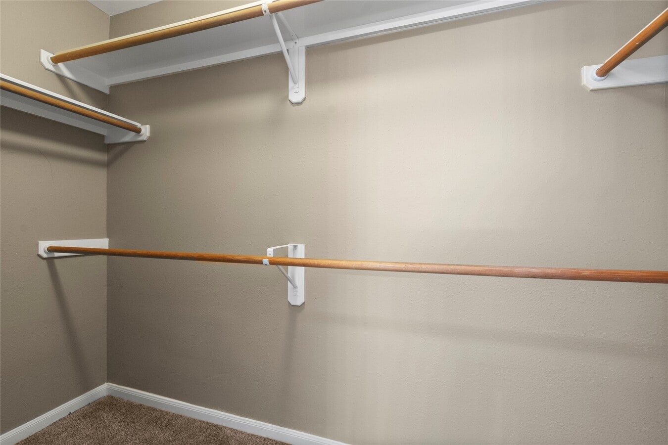 Photo - 805 Courtland View