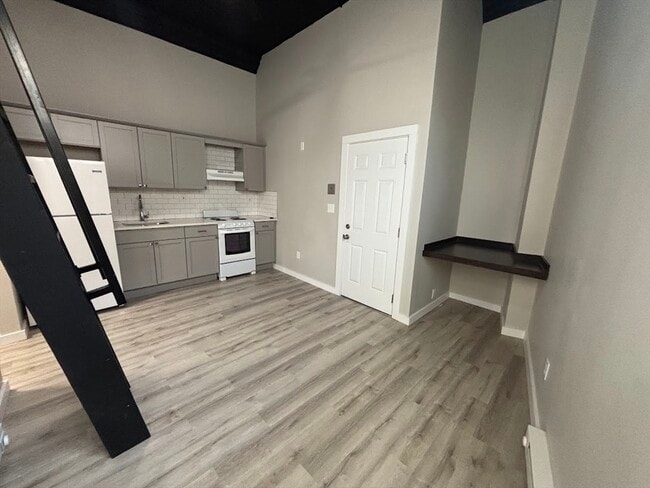 Photo - 142 Gove St Unit 1