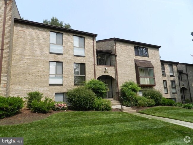 Building Photo - 2062 Royal Fern Ct Unit 28/1A Rental