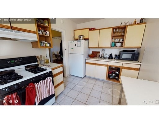 Building Photo - 102 Sewall Ave Unit 3