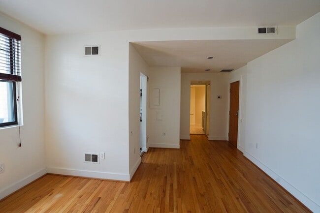 Photo - 1842 California St NW Unidad #17b