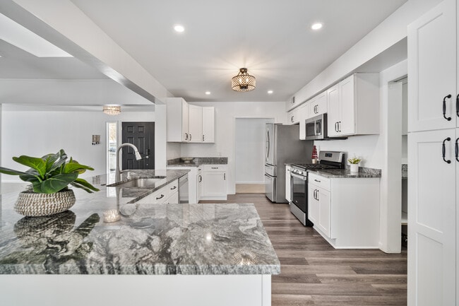 Building Photo - 41831 Glen Arbor St