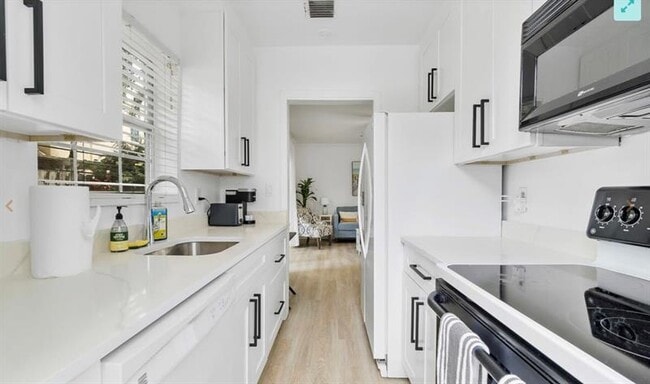 Photo - 1400 NE 4th Ct