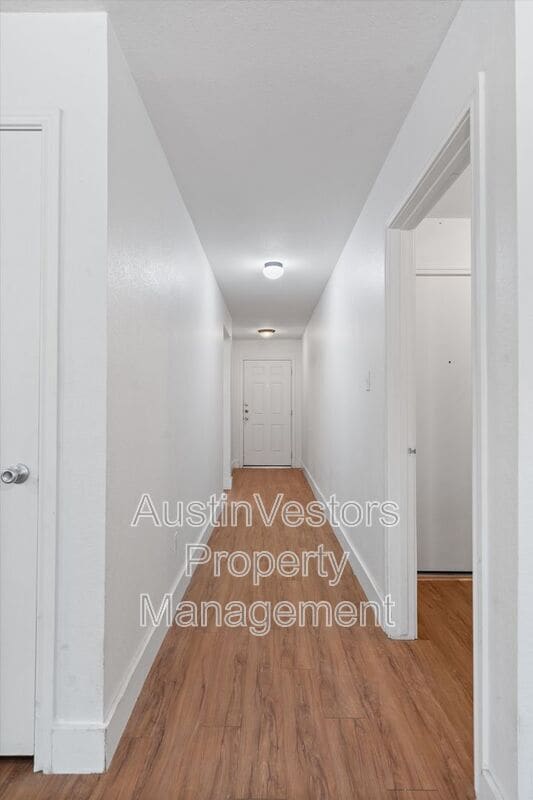 Photo - 1015 Glen Meadow Cove