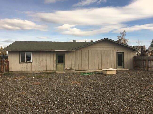 Photo - Country Living - 1 Bedroom / 1 Bath Home in Redmond