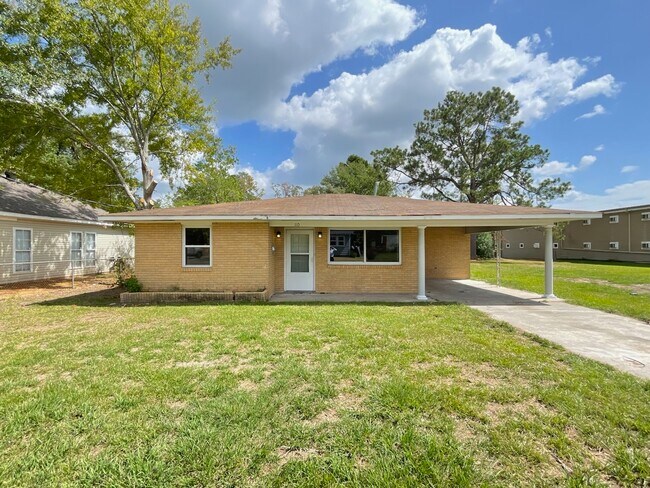 Photo - 110 N Carter St