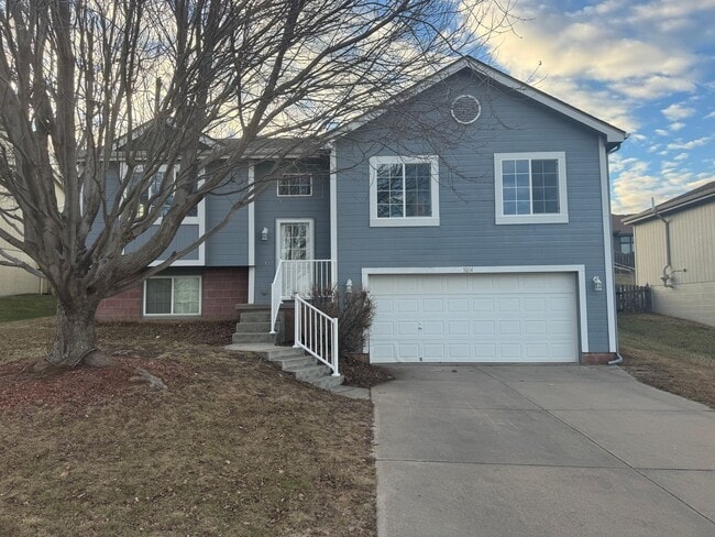 Building Photo - Move-In Ready 3-Bedroom Home with New Flooring & Fenced Yard
