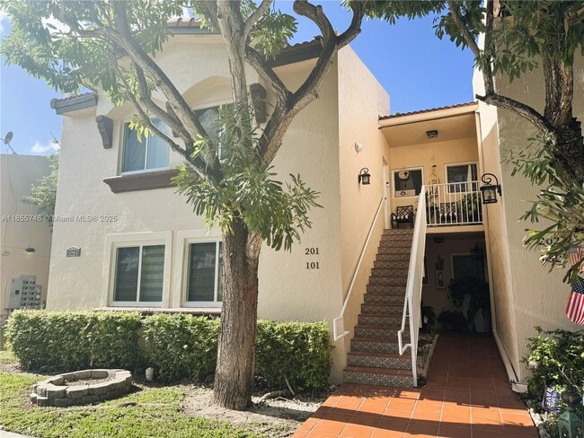 Building Photo - 15731 SW 137th Ave Unit 201 Rental