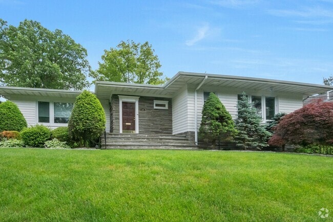 Building Photo - 136 Fox Meadow Rd Rental