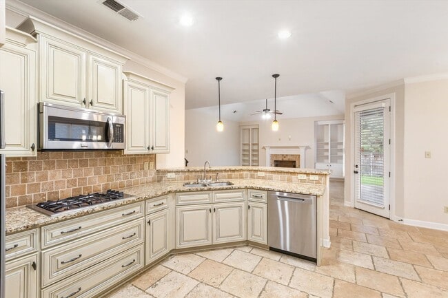 Photo - 1651 DE HAIG Ln