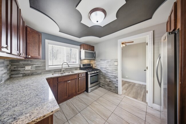 Photo - 810 Superior St