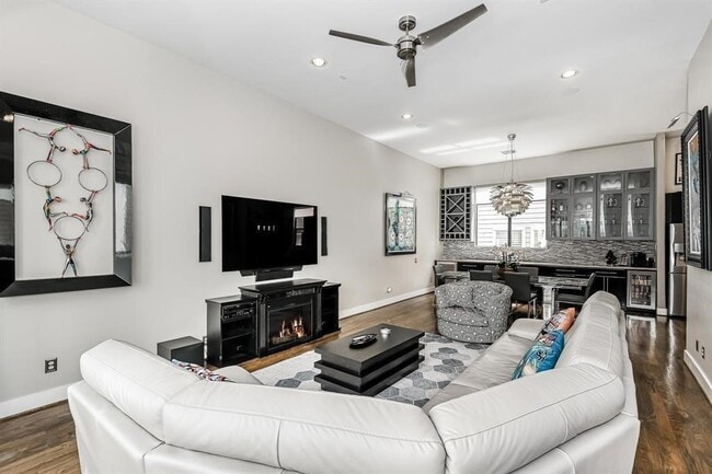 Photo - 1608 W Webster St Unit B